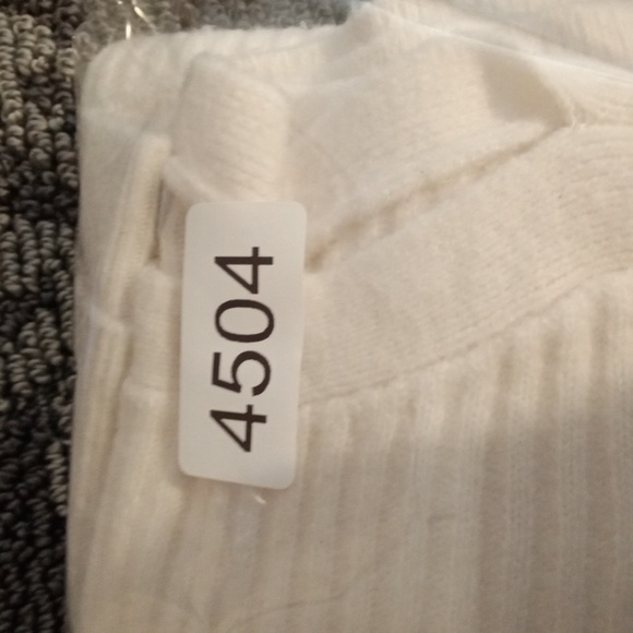 Athleta Cream Crew Neck Sweater Soft Knit Minimalist Design Merino Size Large - Picture 10 of 10